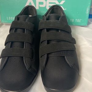 NWT Apex shoes, black Men 8.5-9 or Women 9.5-10